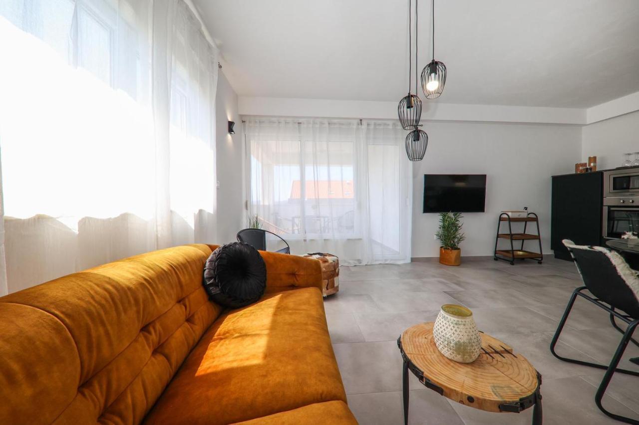Apartment Nero Zara Esterno foto